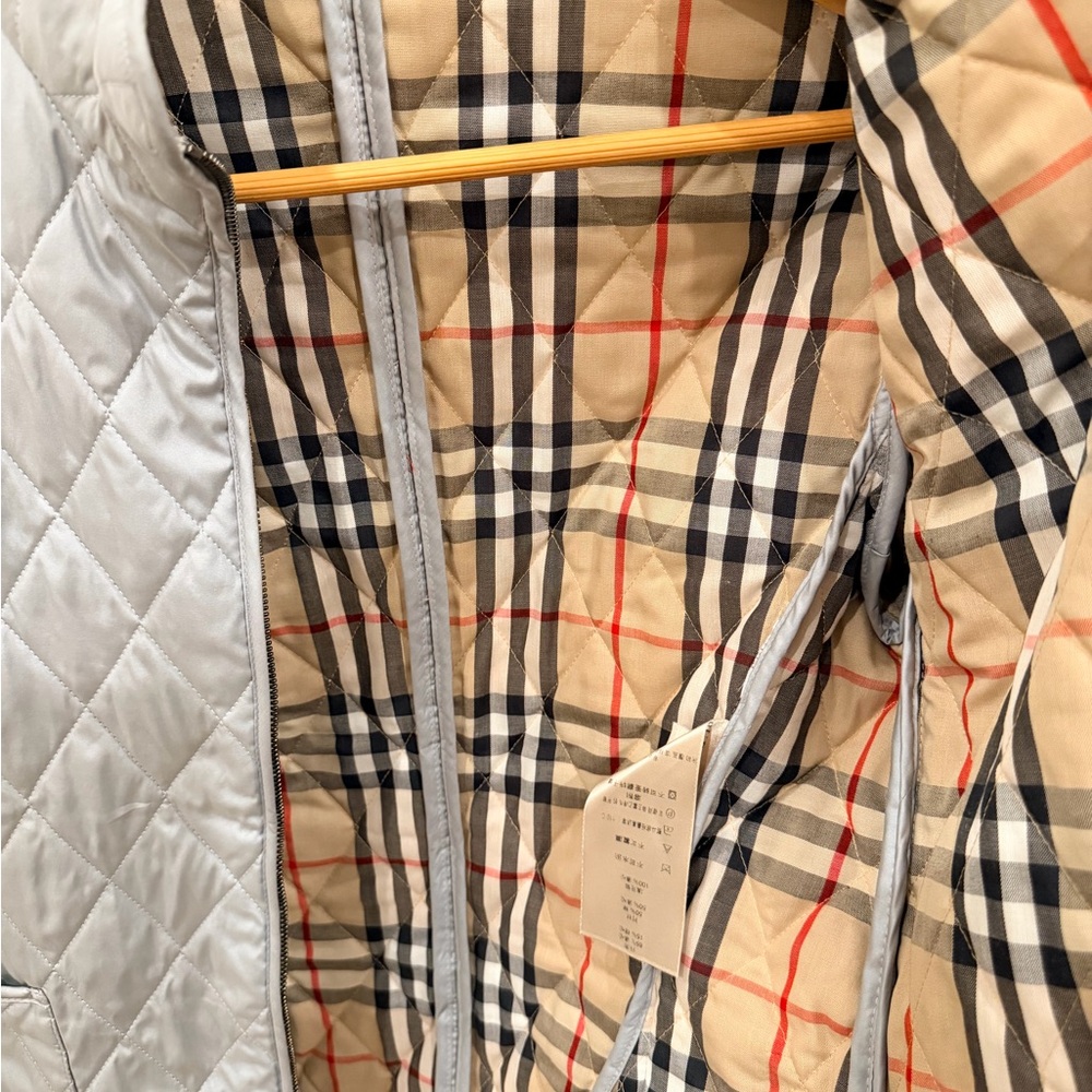 Burberry Light Gray Quilted Jacket with Iconic Plaid Lining - Picture 3 of 13